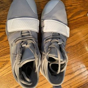 Women’s Nike PG 2.5 TB Basketball Shoes